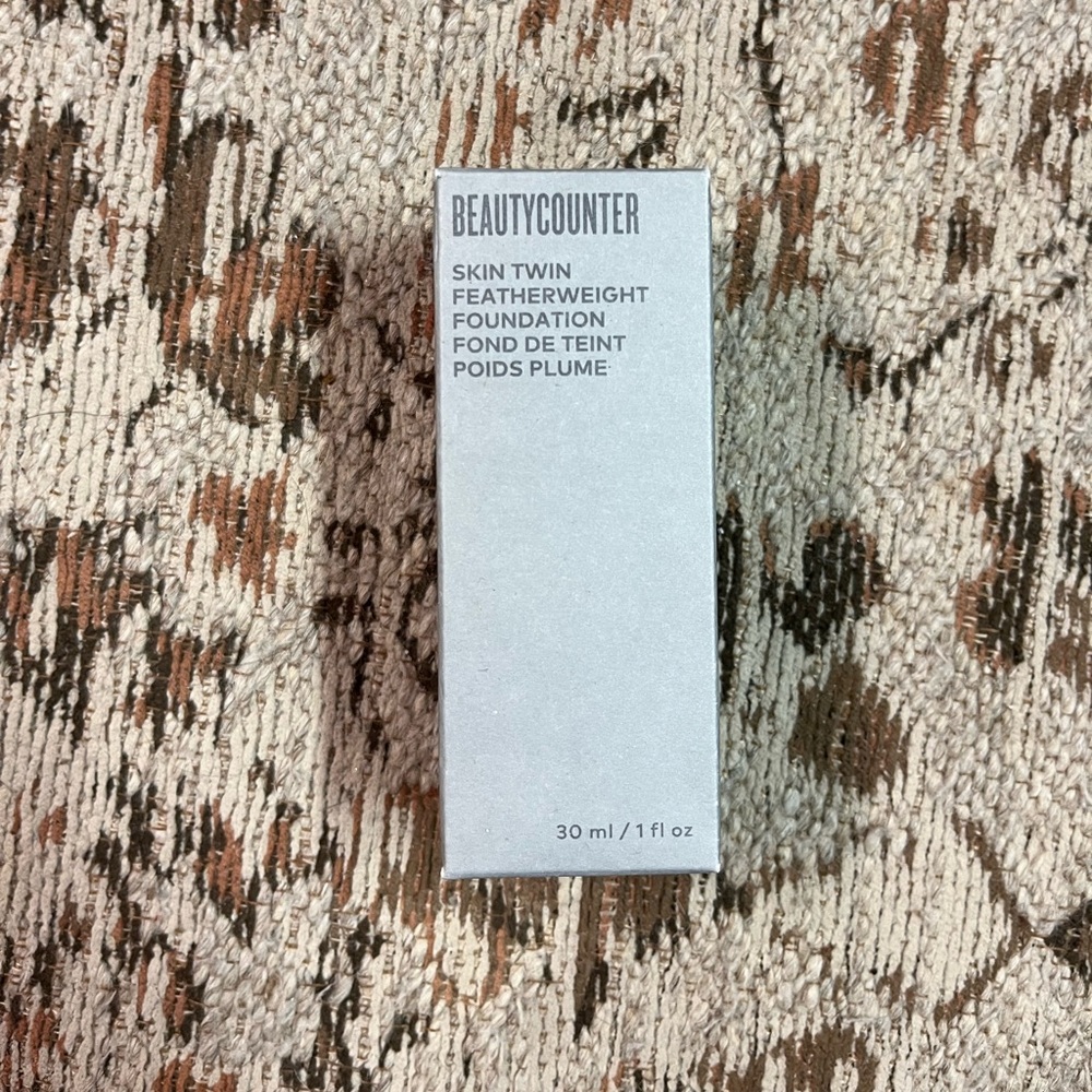 NIB Beautycounter Skin Twin Featherweight Foundation - Light 210